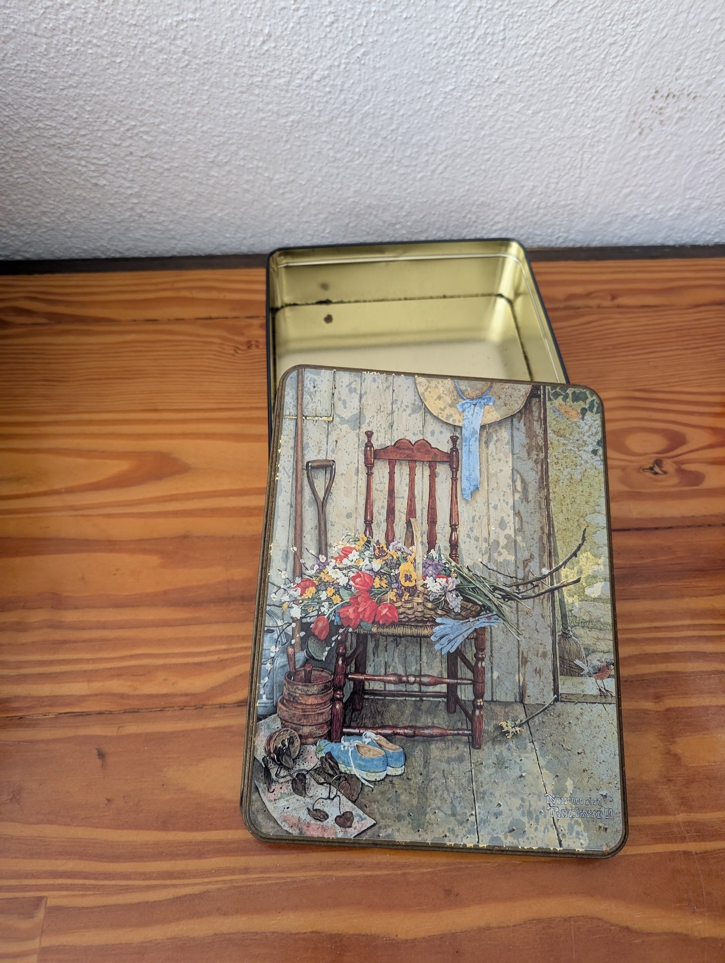 "Potting Shed" Still Life Tin from Unknown (likely a Cheinco or Bristol Ware tin) - 1970s-1980s Collectibles (Tin Collector Tin, Farmhouse, Rustic, Cottagecore, Multicolor, Beige, Brown)